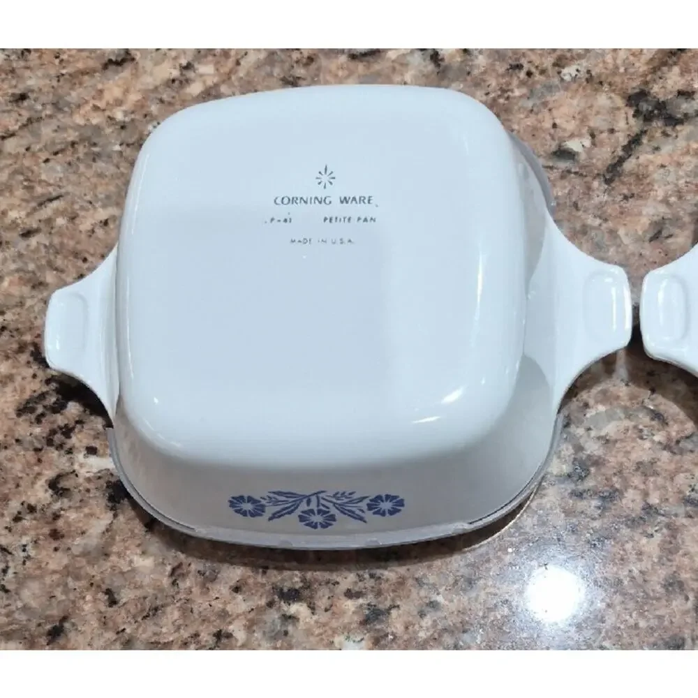 Corning Ware P-41 Petite Pans Bakeware Set with Plastic Lids (set of 2)